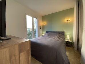2 bedrooms, WiFi - Sainte-Maxime: 3P climatisé, piscine, jardin, parking, près commerces & Aqualand (Sainte-Maxime)