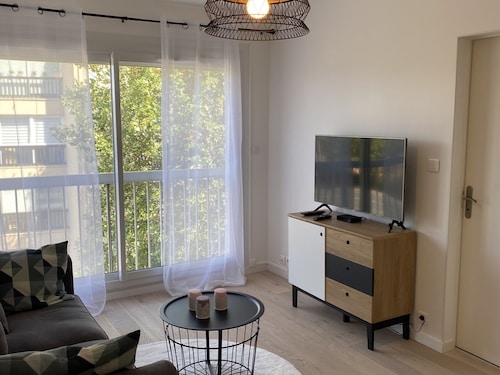 Central Cabourg Apartment with Parking and Nearby Amenities