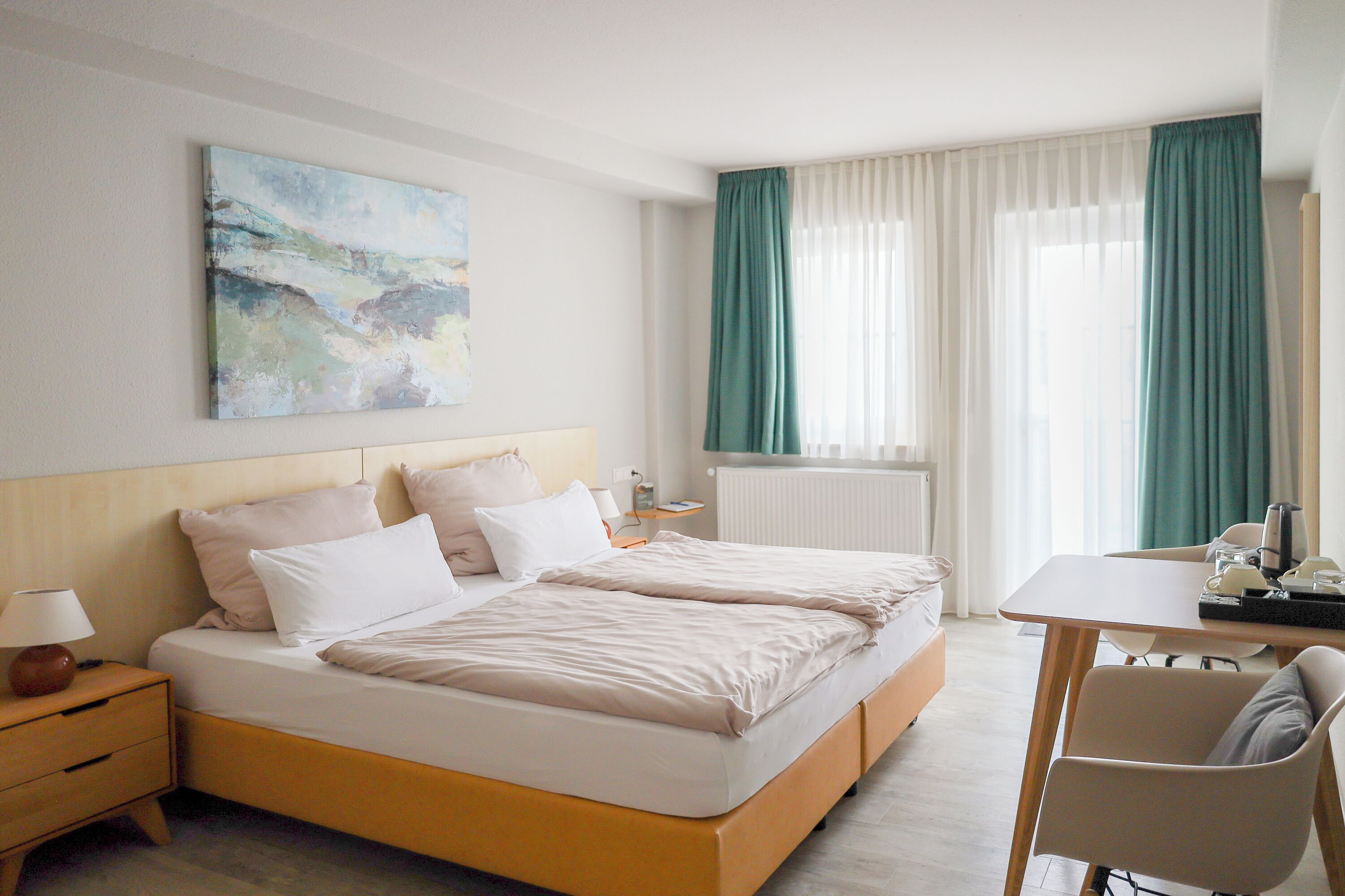 Classic-Zimmer | Hochwertige Bettwaren, Verdunkelungsvorhänge, schallisolierte Zimmer