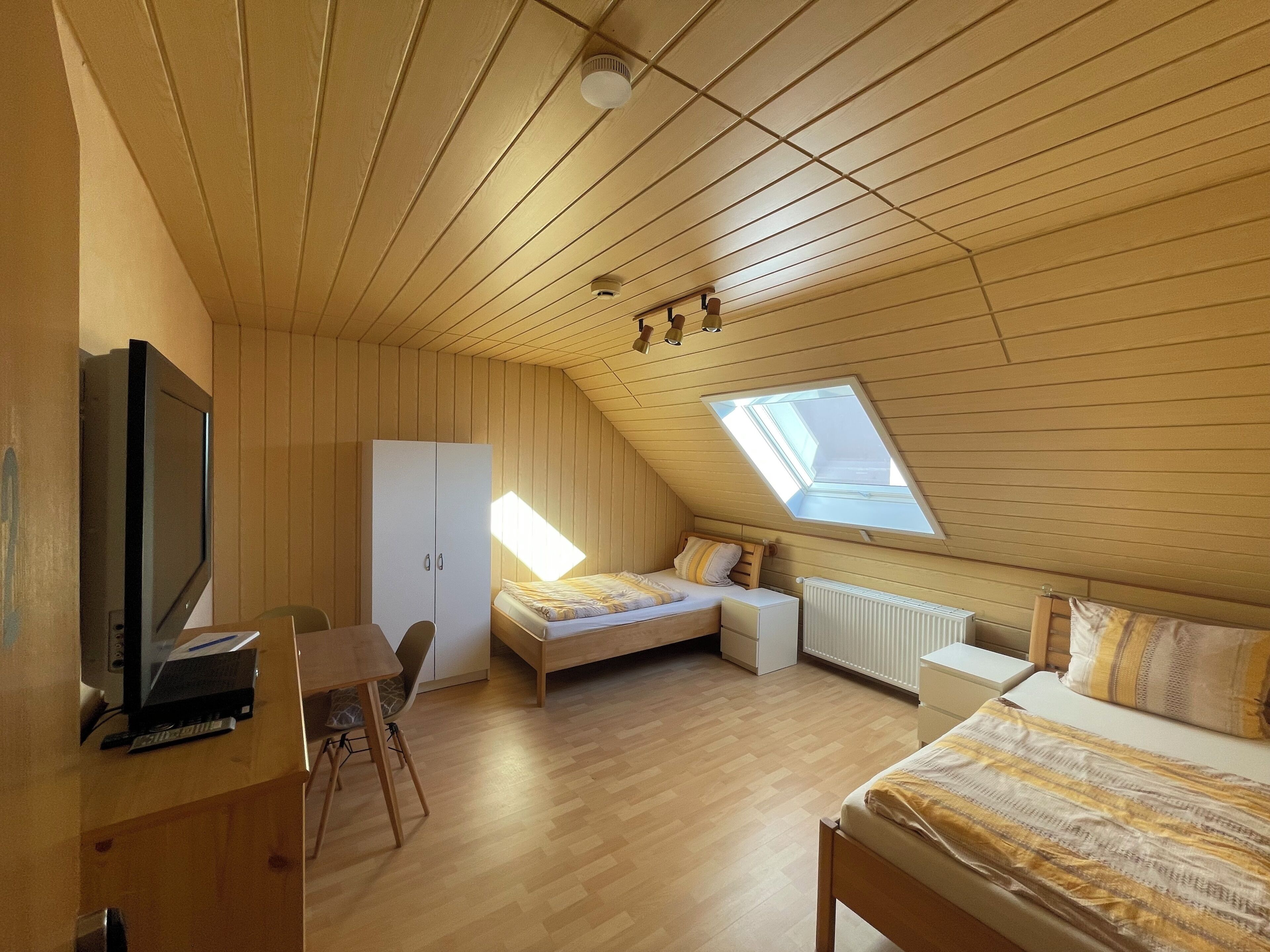 Classic-Zimmer | Hochwertige Bettwaren, Verdunkelungsvorhänge, schallisolierte Zimmer