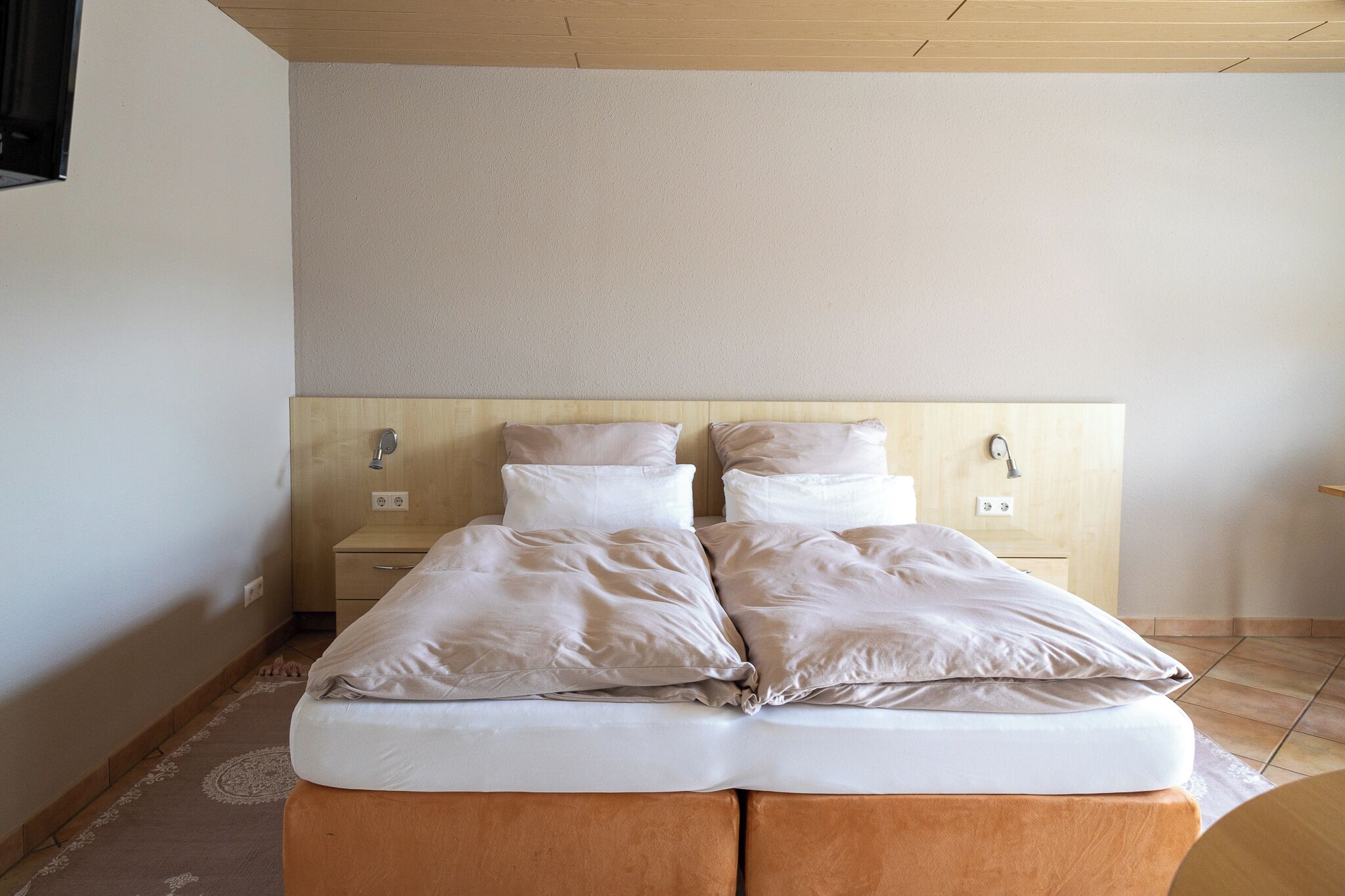 Comfort-Studio | Hochwertige Bettwaren, Verdunkelungsvorhänge, schallisolierte Zimmer