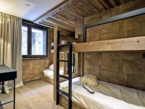 4 bedrooms, free WiFi, bed sheets