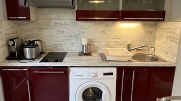 Fridge, microwave, dishwasher, coffee/tea maker