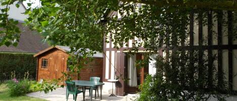 屋外ダイニングエリア