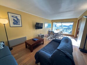 TV, DVD player - Seaside 3-Room Apartment with Balconies, Direct Beach Access, and City Proximity (Cabourg)