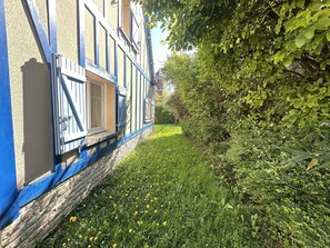 Exterior detail - Spacious Villa Near Beach and Town Center with Large Private Garden (Villers-sur-Mer)