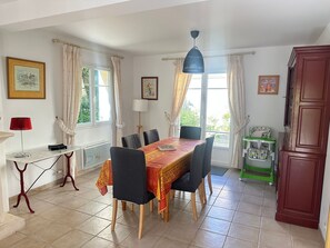 Dining - Spacious Villa Near Beach and Town Center with Large Private Garden (Villers-sur-Mer)