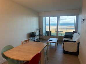 Unclassified image, 5 of 12, button