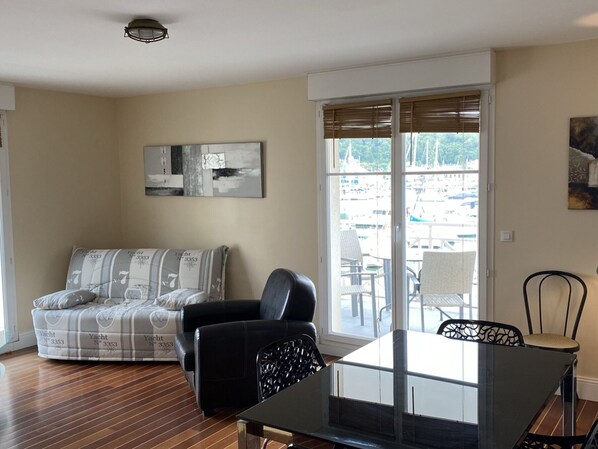 TV - 3-room apartment with elevator in Dives-sur-Mer (Dives-sur-Mer)