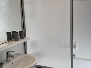 Bathroom - Villa with Garden in Cabourg, Near Beach and Center (Cabourg)