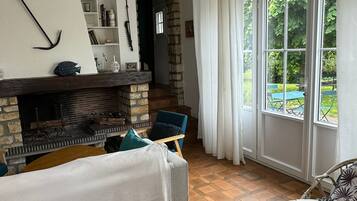 平板电视、DVD 播放器