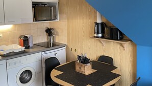 Kaffetrakter/tekoker, kjøleskap, mikrobølgeovn og ovn