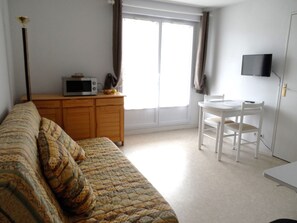 TV - 2-room apartment with pool and parking in Dives-sur-Mer (Dives-sur-Mer)