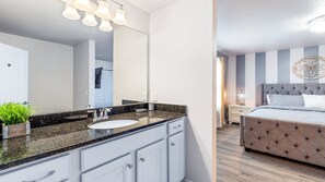 8 bedrooms, iron/ironing board, WiFi, bed sheets - Lakeview ~ Pool Moana Themed Escape w Game Room (Kissimmee)