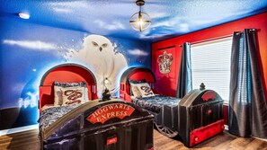 8 bedrooms, iron/ironing board, WiFi, bed sheets - Lakeview ~ Pool Moana Themed Escape w Game Room (Kissimmee)