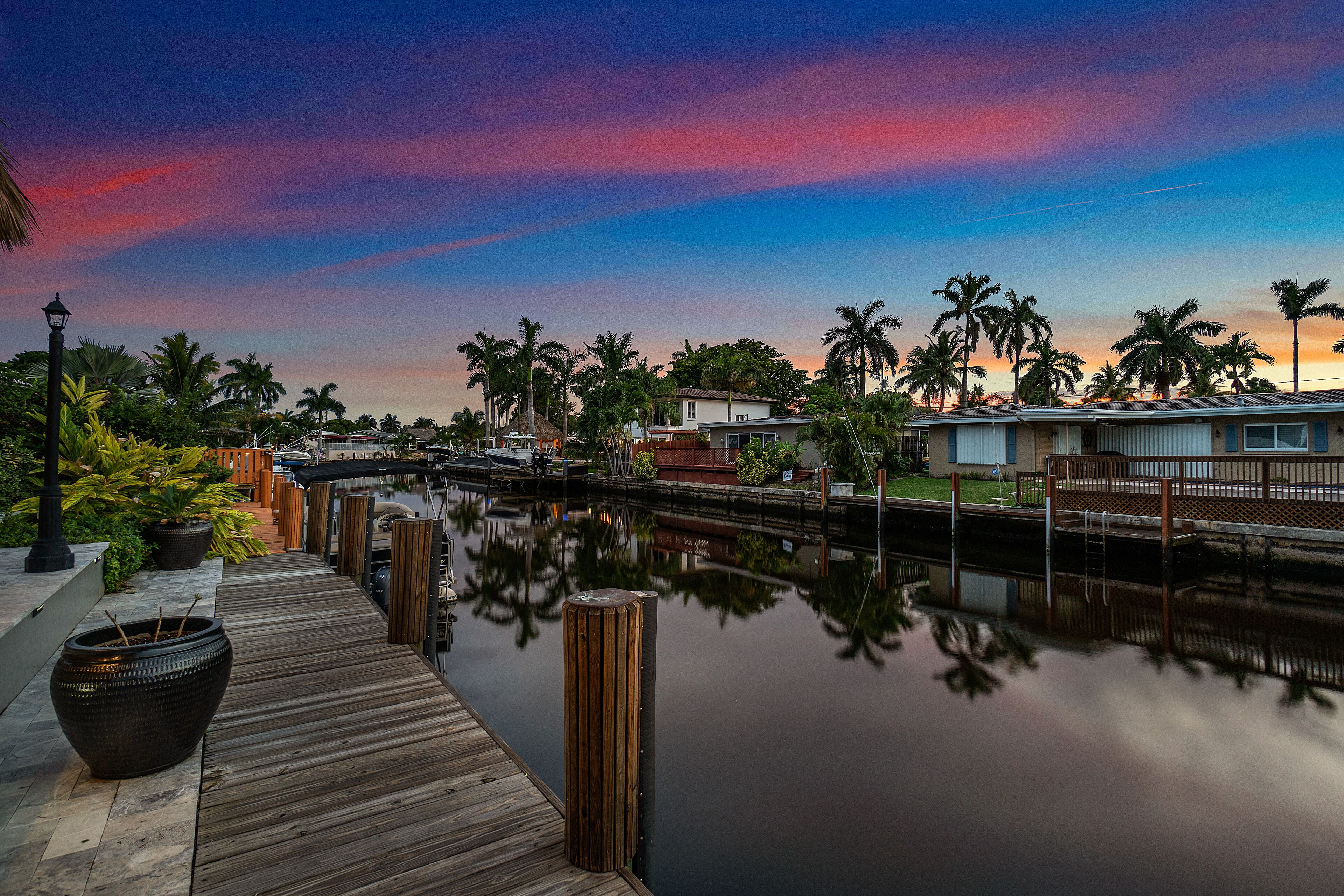 BY THE SEA VACATION VILLAS SERENITY-3 BED WATERFRONT/ POOL/SPA