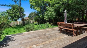 Outdoor dining - Merioola Retreat - Nestled in the heart of Gerringong (Gerringong)