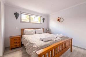 7 bedrooms, iron/ironing board, travel cot, WiFi - Hilton Holiday | Lynmore Location with Spa Pool (Rotorua)