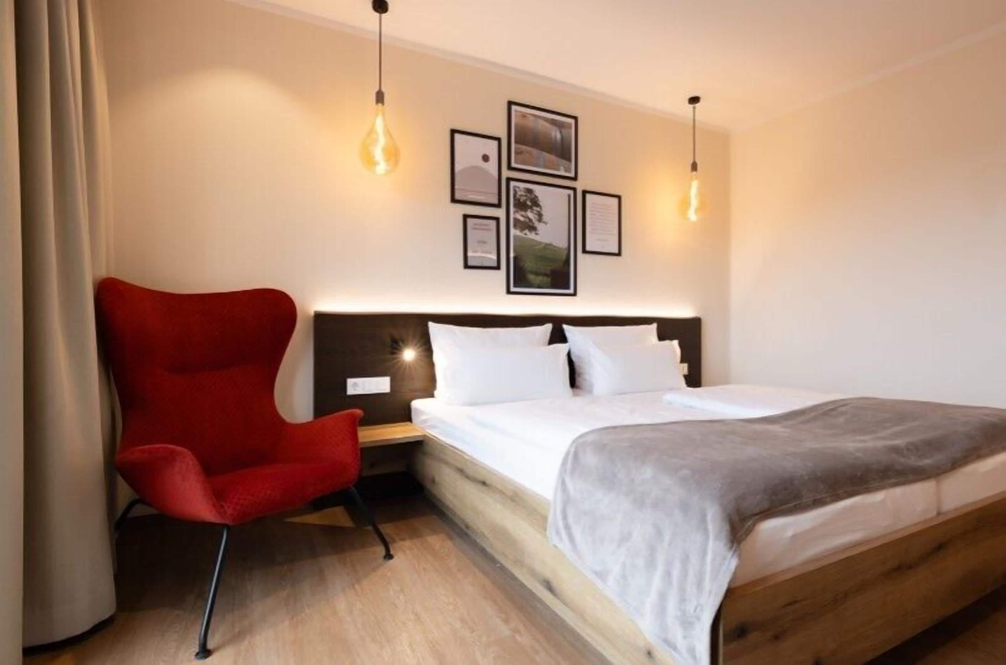 Ropa de cama hipoalergénica, minibar, caja fuerte