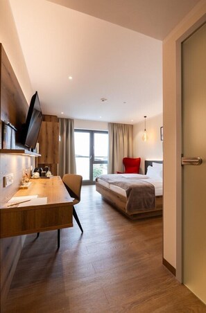 Ropa de cama hipoalergénica, minibar, caja fuerte