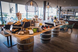 Desayuno bufé gratuito y diario