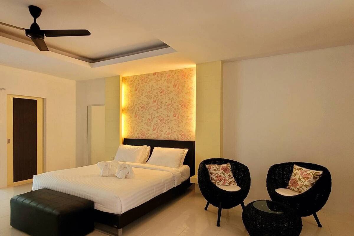 In-room safe, free WiFi