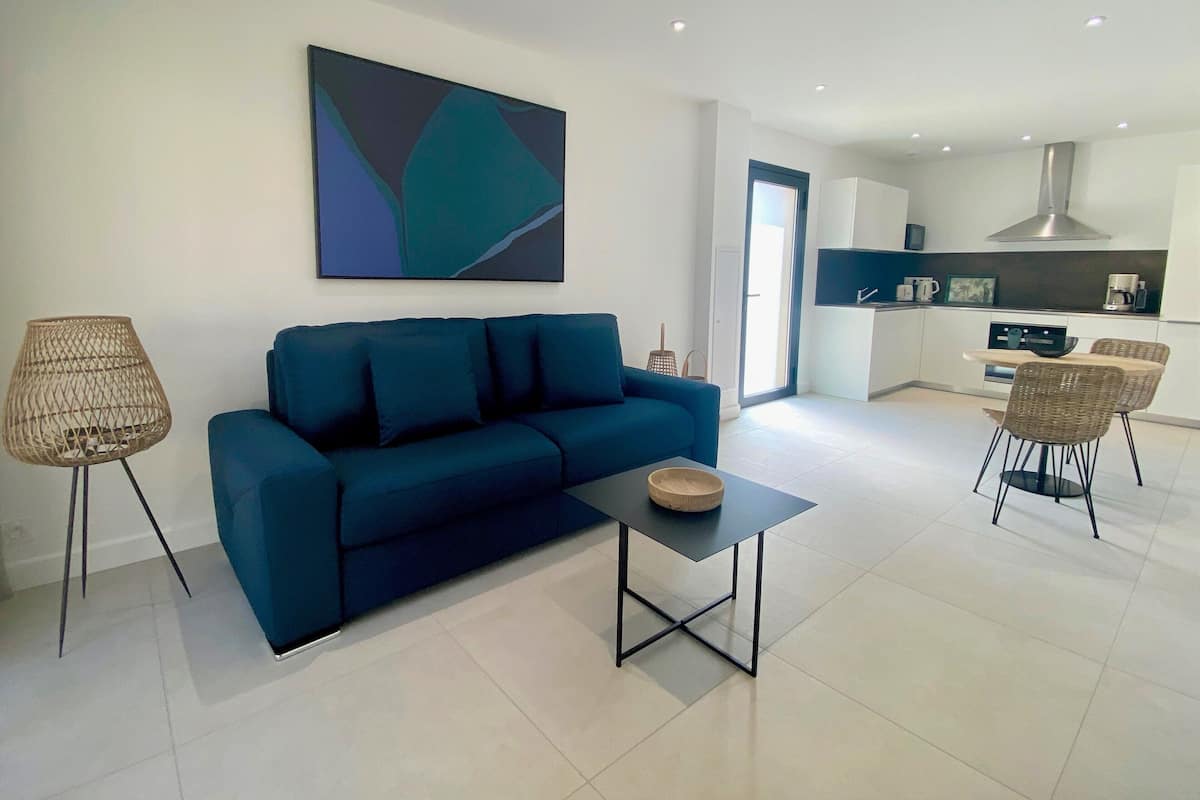 Apartemen Comfort | Area keluarga | Smart TV