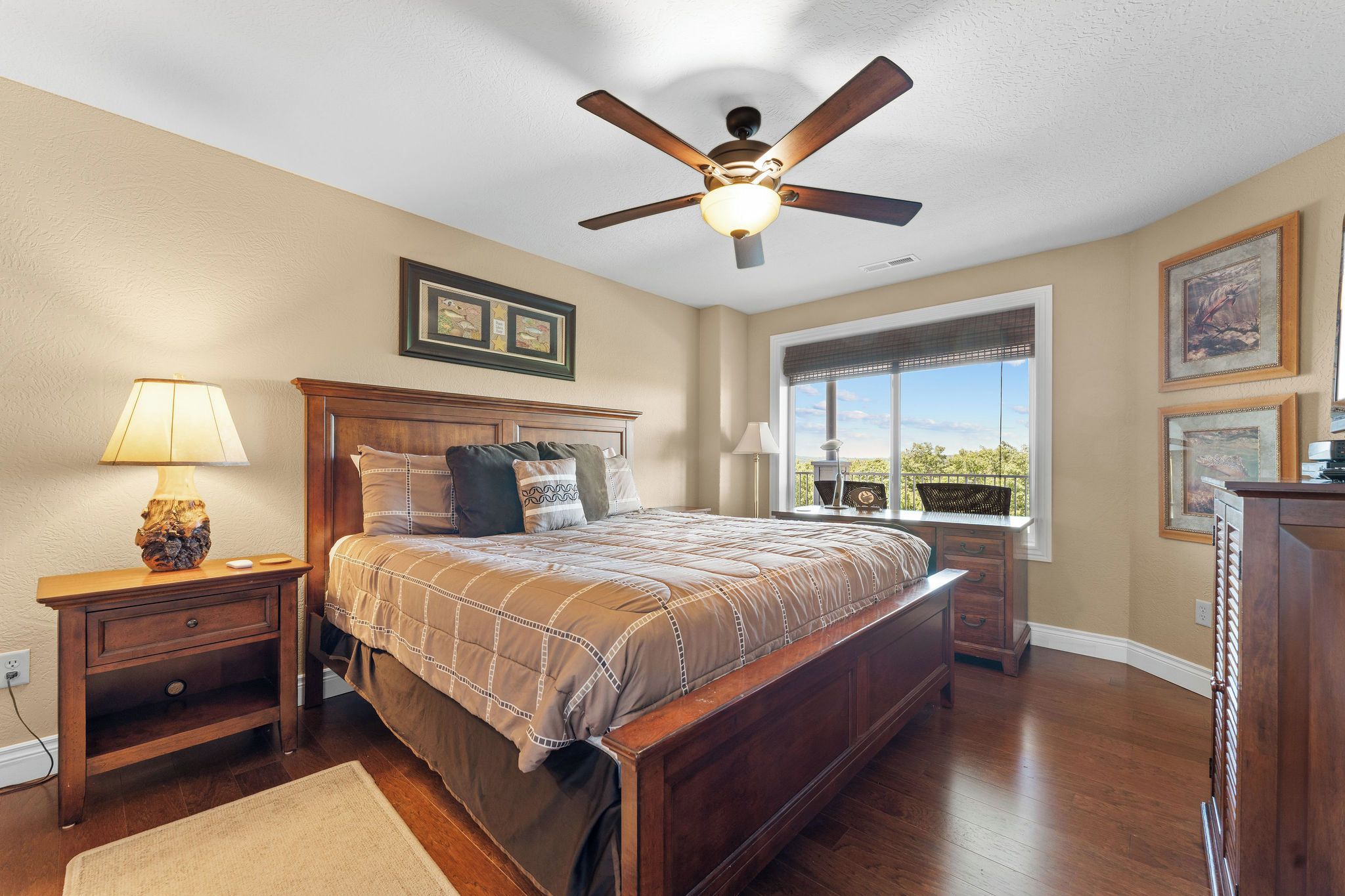 3 bedrooms, WiFi (free), bed sheets