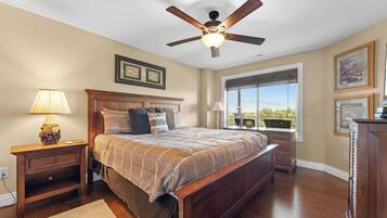 3 bedrooms, WiFi (free), bed sheets