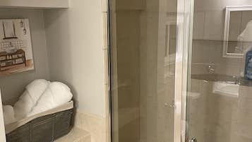 Combined shower/bathtub, hair dryer, towels, soap