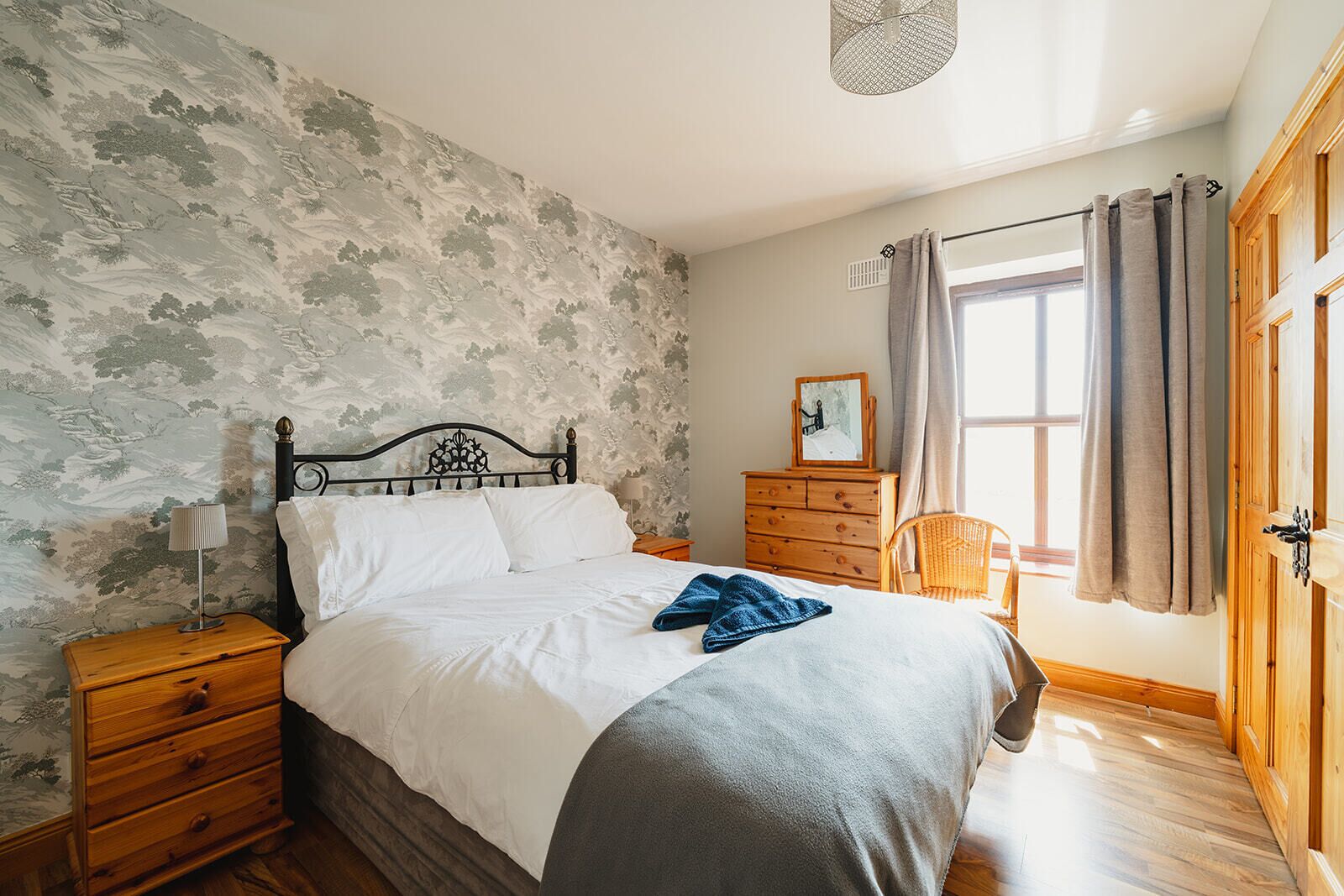 2 bedrooms, iron/ironing board, free WiFi, bed sheets