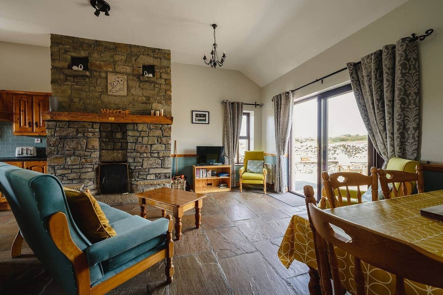 Smart TV, fireplace, Netflix, streaming services