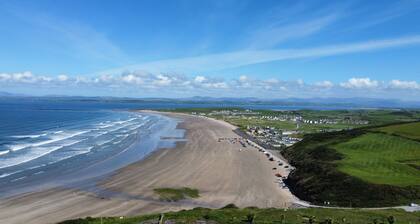 The Rock: Creevy Cottages are 1 minute to pier / sea
