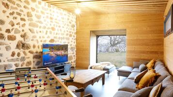 Smart TV, table football