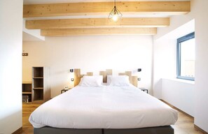 6 bedrooms, iron/ironing board, travel crib, free WiFi