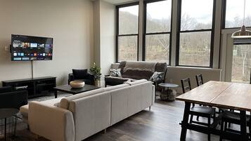 Smart TV, lettore DVD, libri