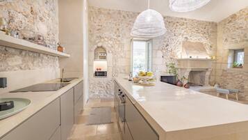 KĂŒhlschrank, Mikrowelle, Ofen, Herdplatte