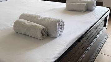 Espace de travail pour ordinateur portable, fer et planche Ă repasser