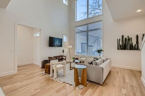 TV - 8 - Music Hill - The Music City Collection (Nashville)