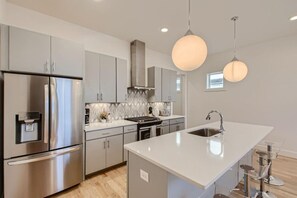 Fridge, microwave, oven, stovetop - 8 - Music Hill - The Music City Collection (Nashville)