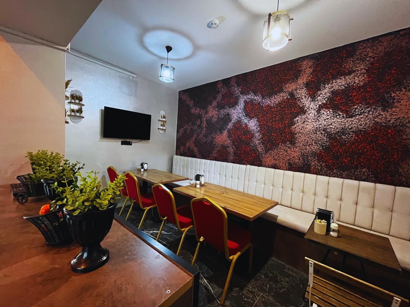 فطور من الأطباق المحلية مجانًا يوميًا