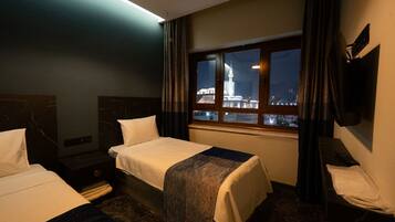 Deluxe Twin Room, City View | Soundproofing, free WiFi, bed sheets