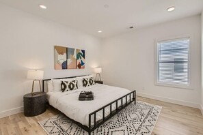 4 habitaciones, escritorio, tabla de planchar con plancha y wifi 