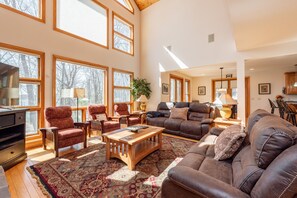 Smart TV, fireplace, table tennis