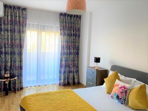 2 bedrooms, iron/ironing board, free WiFi, bed sheets - Quiet&Vibrant&Luxurious Apartment in Central Bucharest ! (Bucharest)