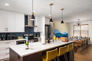 Fridge, microwave, stovetop, dishwasher - The MCM Movie Manor|Big Backyard|Movie Theater (Arvada)