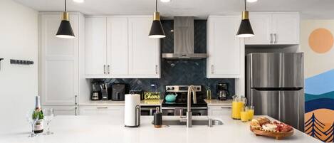 Fridge, microwave, stovetop, dishwasher