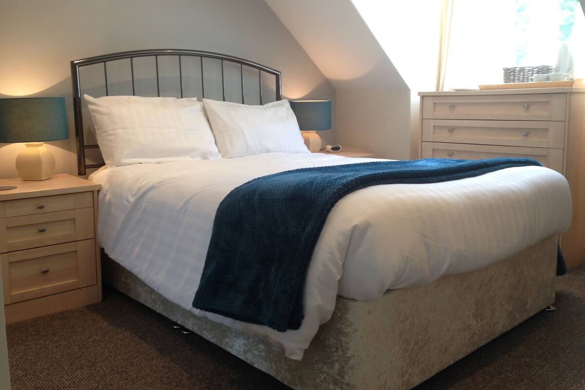 Habitación doble clásica | Sábanas de algodón egipcio y ropa de cama de alta calidad