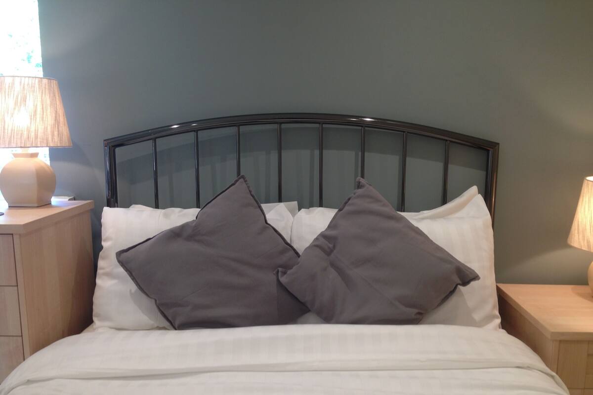 Habitación doble Confort | Sábanas de algodón egipcio y ropa de cama de alta calidad