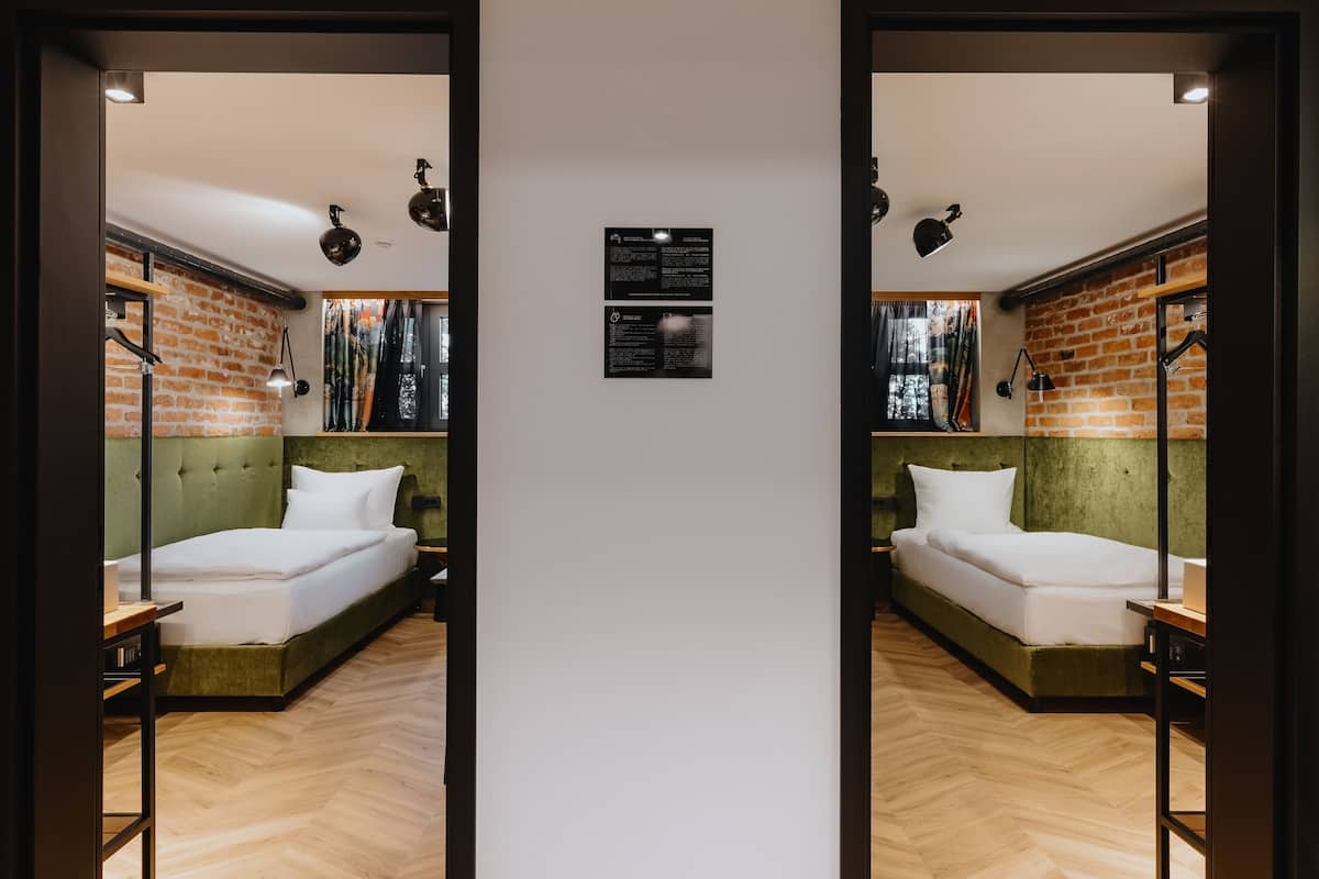 Basement - Economy Twin Room, 2 Bedrooms | 1 bedroom, in-room safe, desk, soundproofing